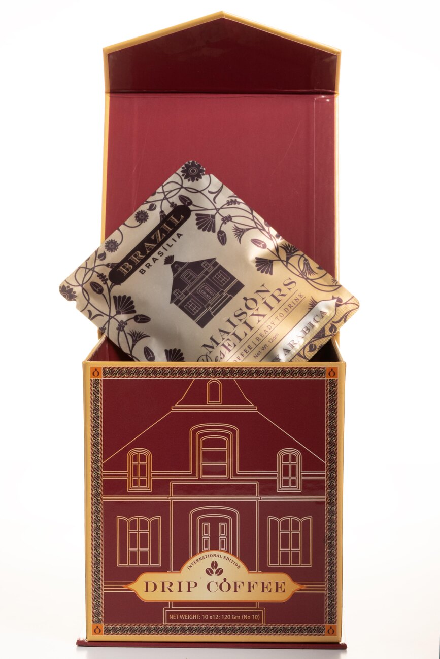 Maison Des Élixirs gift box open, revealing sachets